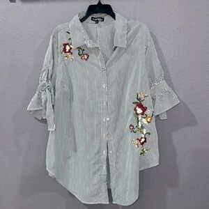 Kontrol Contemporary Button down half sleeve floral embroidered short Sz 2X